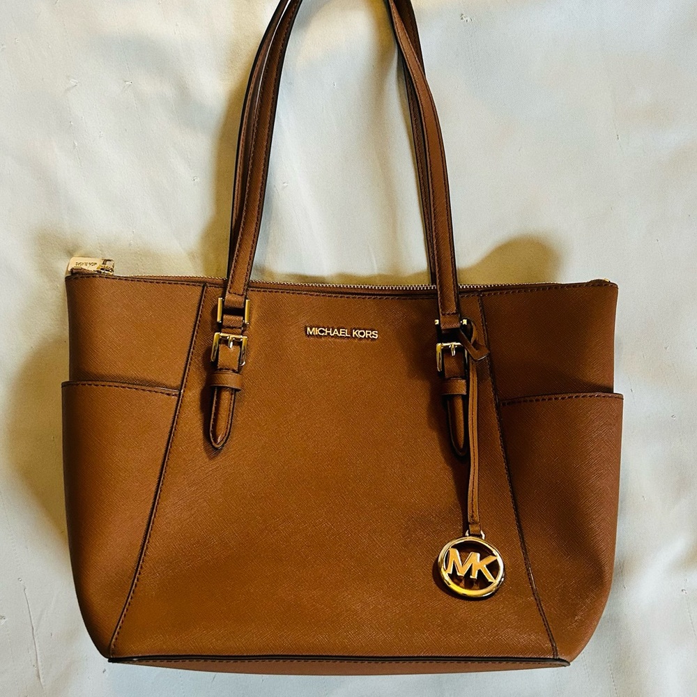 Michal Kors tan leather shoulder bag